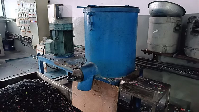 Shredding and processing machinery at a Deshwal facility